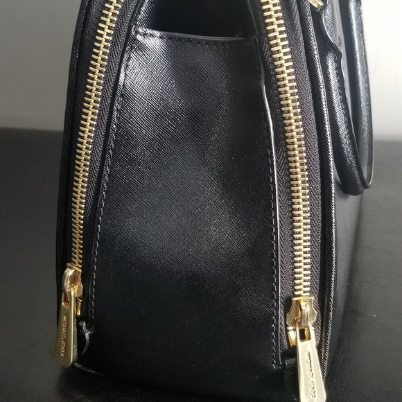 Michael Kors Black Handbag! - Picture 4 of 9
